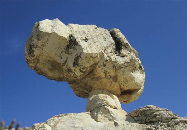 این سنگ بزرگ، جاذبه طبیعی سرفاریاب بود که دیگر وجود ندارد/ نمونه‌اش در مانتانای آمریکاست